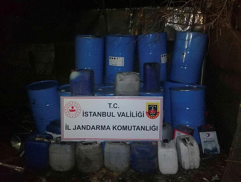 İST'da 12 ton etil alkol ele geçirildi!