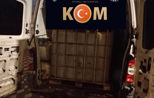 Kocaeli'de bir araçtan 3 bin litre kaçak akaryakıt çıktı!
