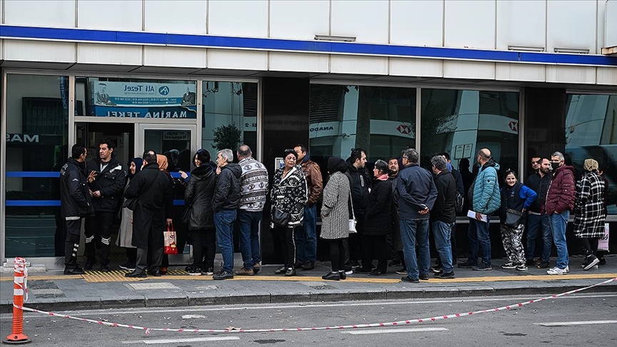 EYT'li vatandaşlar SGK il müdürlükleri önünde yoğunluk oluşturdu