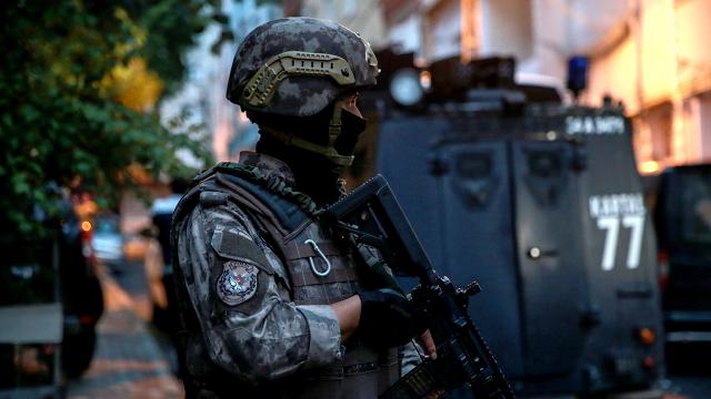 İstanbul'da terör örgütlerine operasyon: 17 Gözaltı