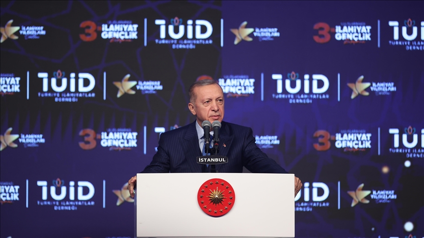 Erdoğan: Ülkemize hizmet etmek isteyen gençlerimiz için devletimizin imkanlarını seferber ediyoruz