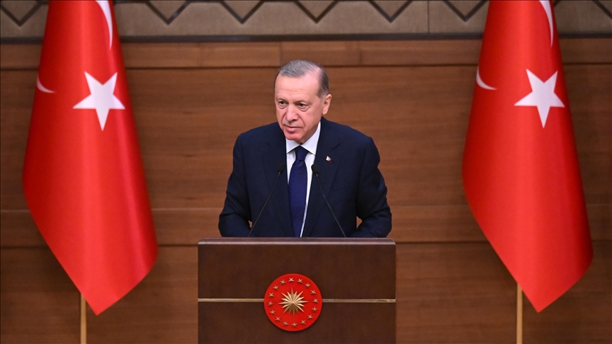 Erdoğan: (Twitter) Türkiye'yi sansürle suçlayanlar, sansürün daniskasını yapanlar için tek kelime etmiyor