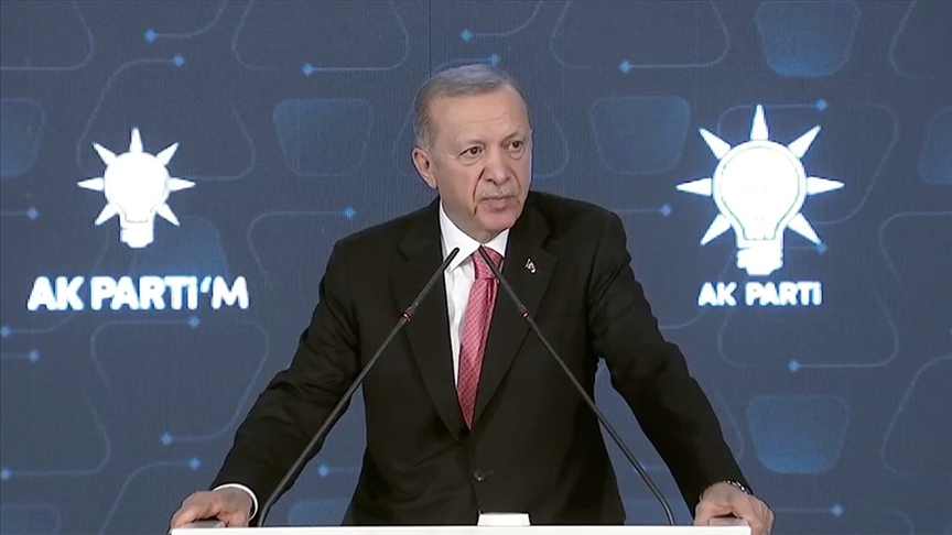 Erdoğan: 25-30 yıl öncesinin teknolojisini millete yutturmaya çalışmak kibrin ve cehaletin dik alası