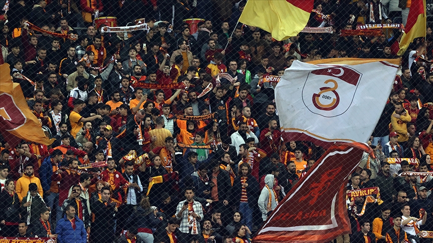 Galatasaray taraftarı derbide yok!