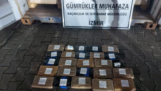 Aliağa'da bir limanda 25,8 kilogram kokain ele geçirildi