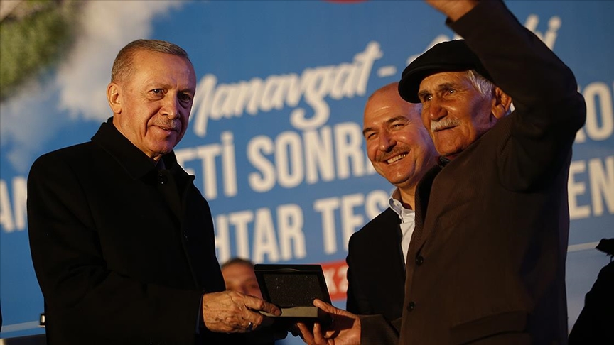 Erdoğan: 900 afet köy konutunu maliyeti üzerinden yüzde 66 indirimle 2 yılı ödemesiz sahiplerine vereceğiz