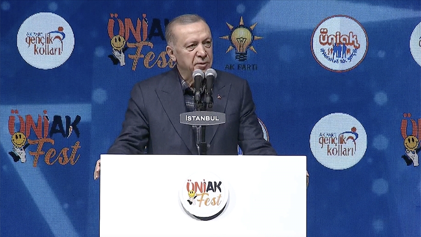 Cumhurbaşkanı Erdoğan: Biz gençlerimizle Türkiye Yüzyılı'na yürüyoruz