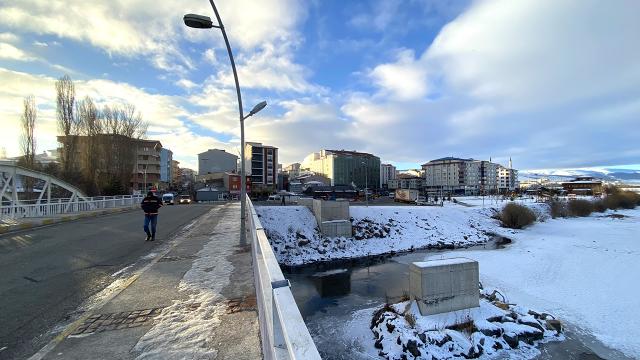 Ardahan'da kar ve tipi ulaşımı aksatıyor