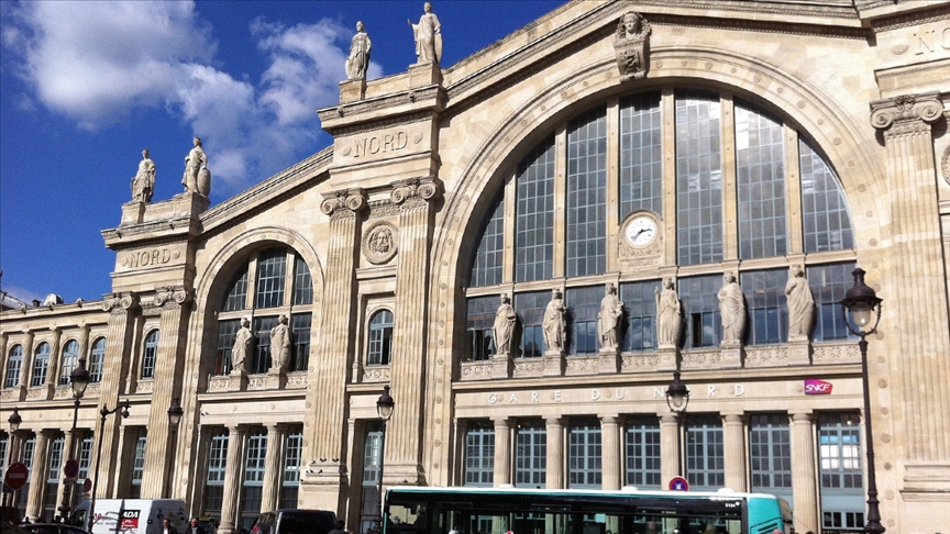 Paris'te tren garında bıçaklı saldırı