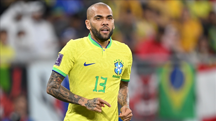 Brezilyalı futbolcu Dani Alves cinsel taciz suçlamasıyla gözaltına alındı