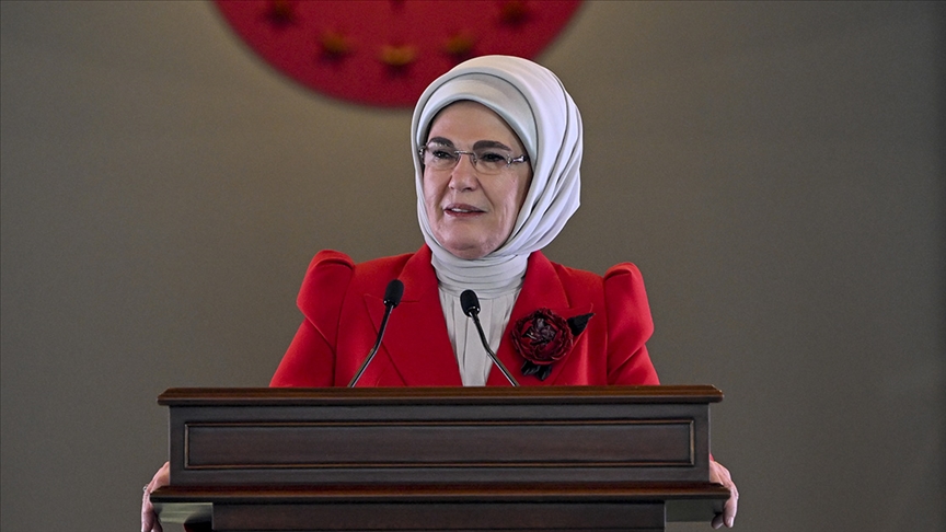 Emine Erdoğan'dan karne alan öğrencilere tebrik