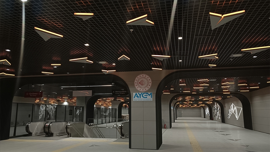 Türkiye'nin "en hızlı metrosu" Kağıthane-İstanbul Havalimanı Metrosu hizmete girdi