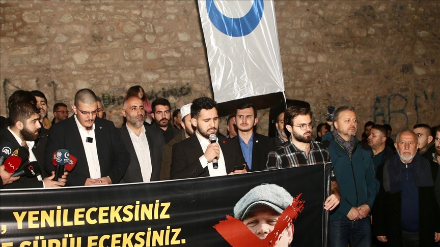 İsveç'te Kur'an-ı Kerim yakılması nedeniyle İstanbul'da protestolar sürüyor
