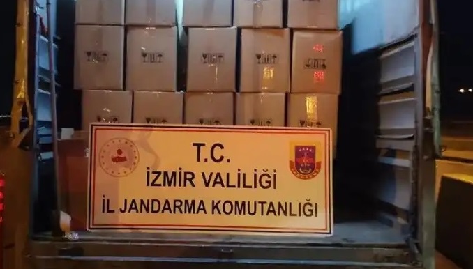 İzmir'de Kamyonette 2 Milyon Kaçak Sigara Ele Geçirildi!