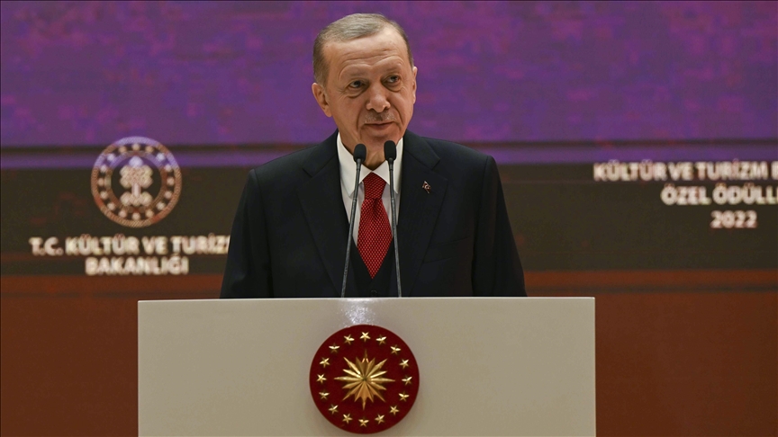 Cumhurbaşkanı Erdoğan: Türkiye'nin zengin kültür iklimini tek tipleştiren mahalle baskısını reddediyoruz