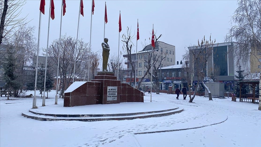 Doğu Anadolu'da kar yağışı etkili oluyor..