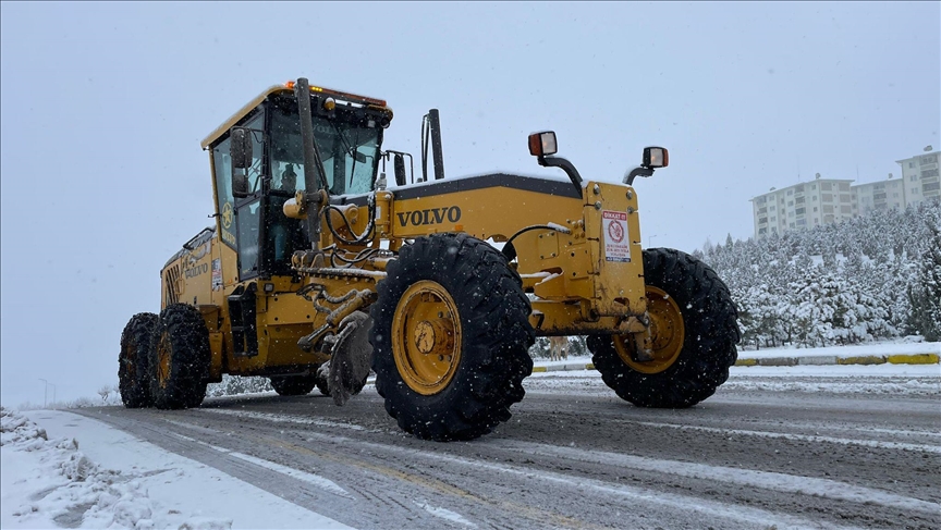 Çorum'da 158 köy yolu kar nedeniyle ulaşıma kapandı