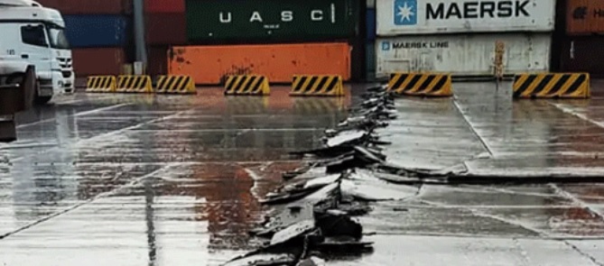 7.7'lik depremde İskenderun Limanı da büyük zarar gördü