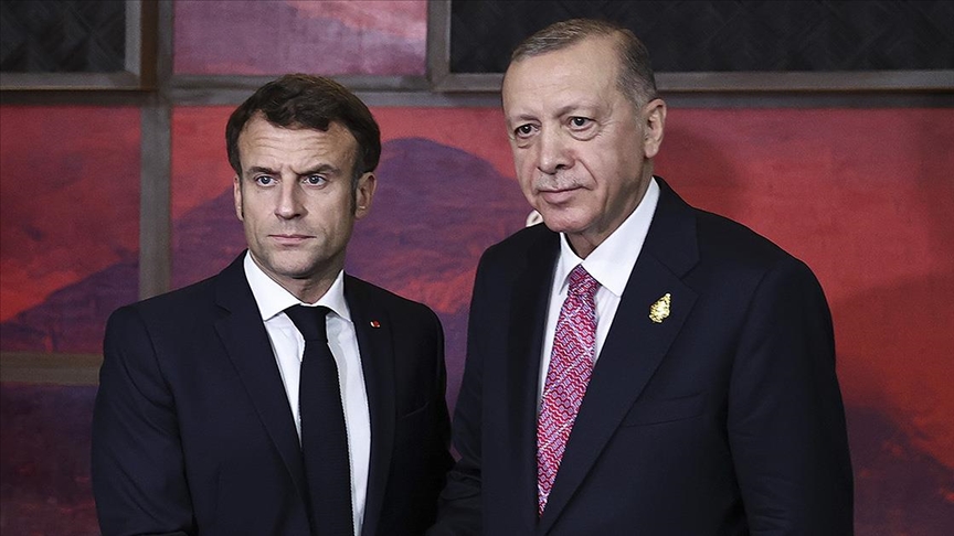 Macron'dan Cumhurbaşkanı Erdoğan'a "geçmiş olsun" telefonu