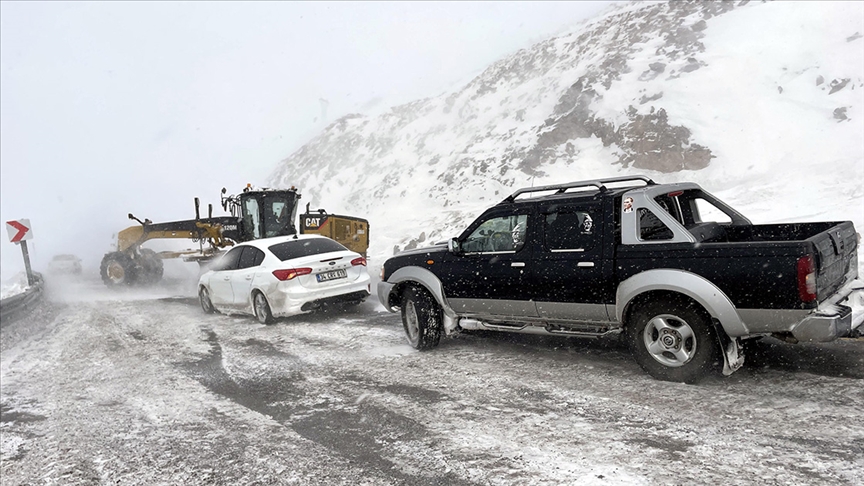 Ardahan-Şavşat kara yolu kontrollü ulaşıma açıldı