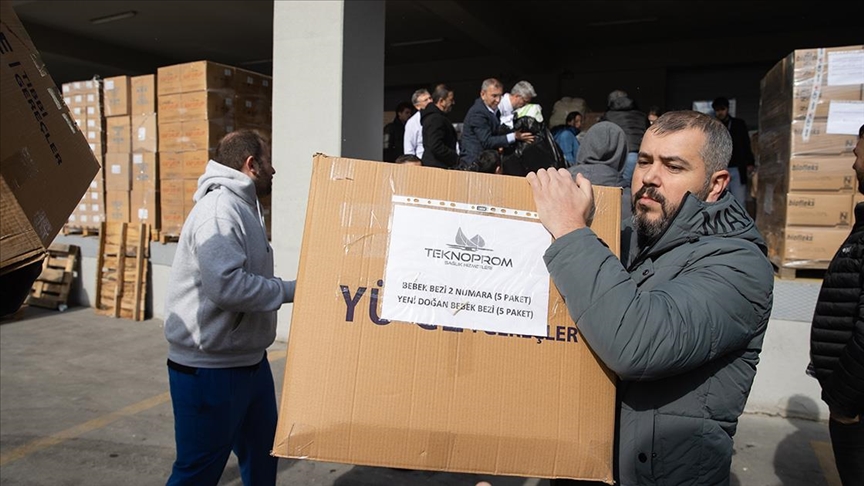 Bilkent Şehir Hastanesi'nden deprem bölgesine 3 tır tıbbi malzeme gönderildi