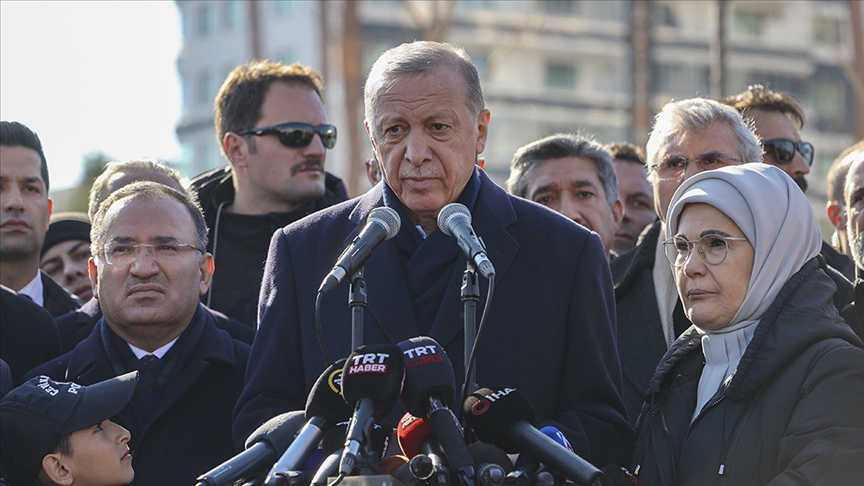 Erdoğan: Depremzedelerimizin hayatlarını kolaylaştıracak uygulamaları birer birer devreye alıyoruz