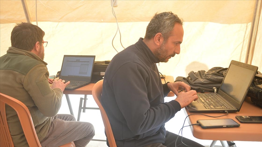 İletişim Başkanlığı deprem bölgesindeki habercilerin ihtiyaçları için alanlar oluşturuyor