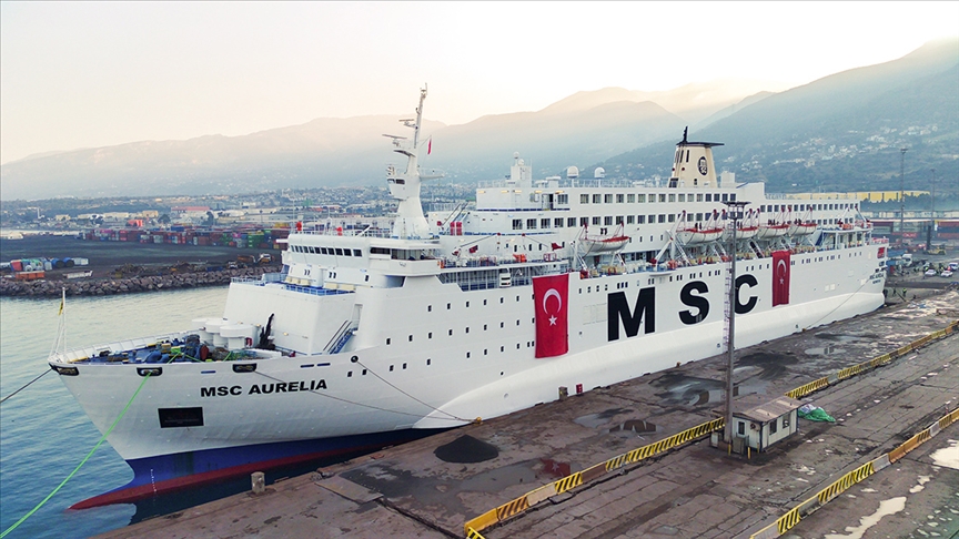 MSC Grubu'nun yardım gemisi İskenderun'a yanaştı