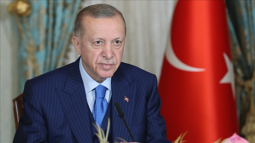 Erdoğan, Özgür Özel'den kazandığı manevi tazminatı depremzedelere bağışladı