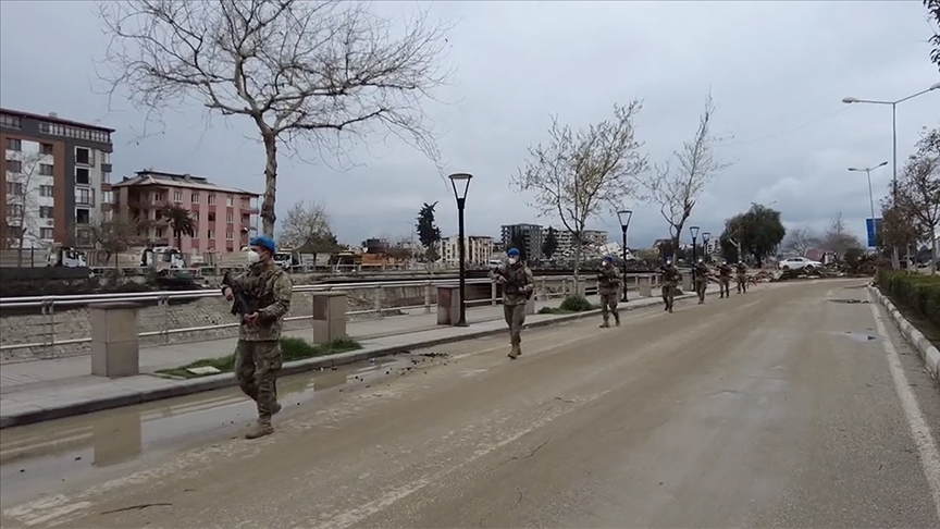 Mehmetçik depremden etkilenen Hatay'da asayiş görevini sürdürüyor
