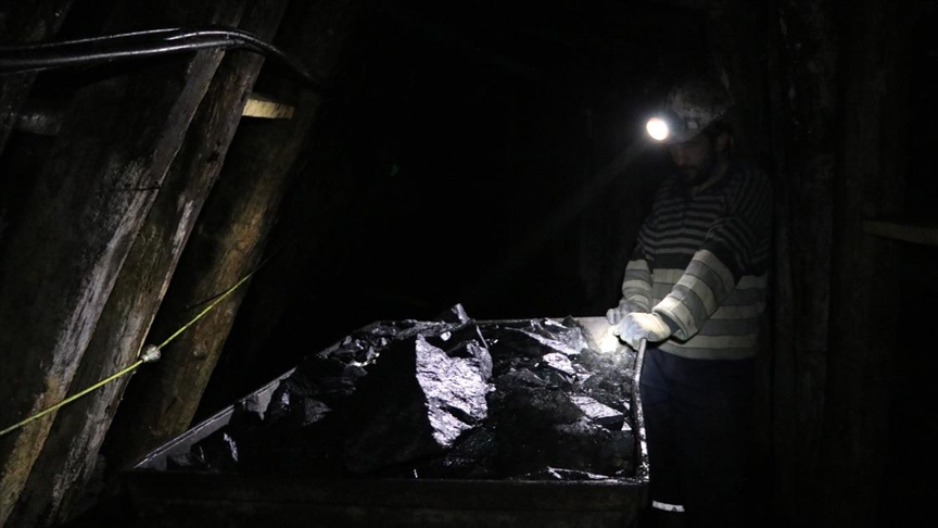 Zonguldak'ta maden işçileri ilk sahurlarını yerin metrelerce altında yaptı