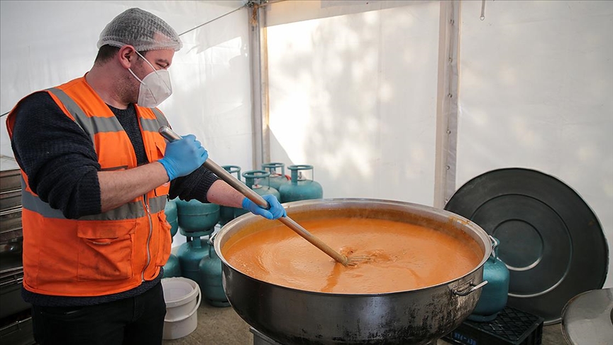 TBMM aşçıları Elbistanlı depremzedeler için sahur ve iftar menüsü hazırlıyor