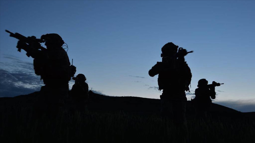 Pençe-Kilit operasyonu bölgesinde PKK'lı 2 terörist teslim oldu!