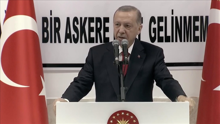 Erdoğan: Askerlerimizin deprem bölgesinde fedakarca yürüttüğü çalışmaları iyi biliyoruz