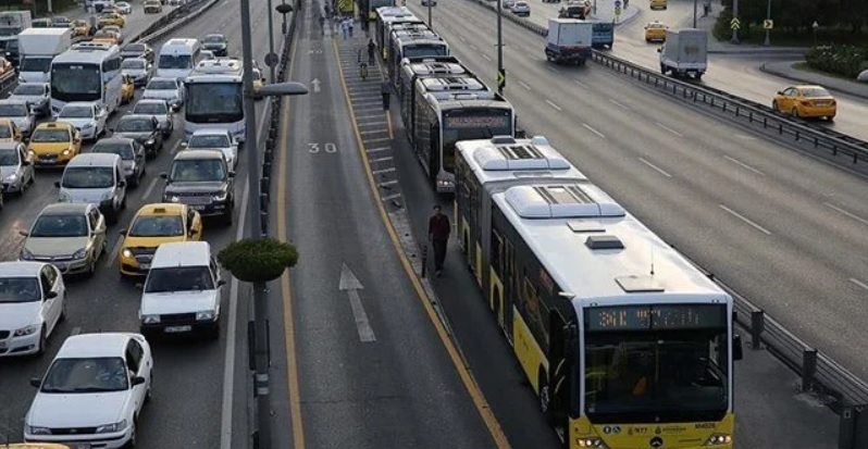 15 Temmuz Şehitler Köprüsü'nde metrobüs arızası