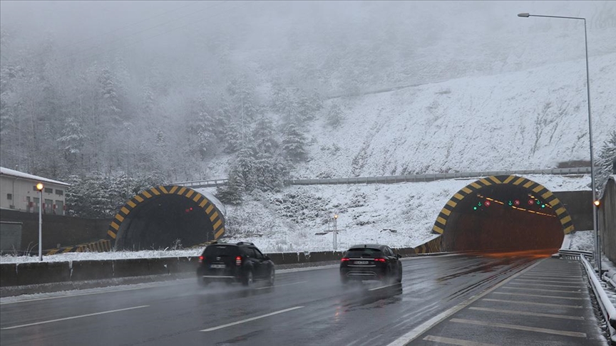 Bolu Dağı'nda kar etkili oluyor