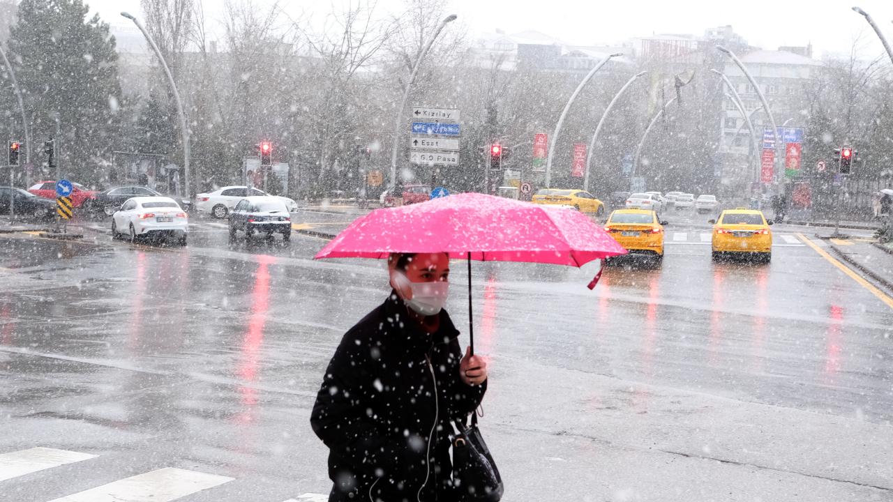 Başkentte kar etkili oluyor..