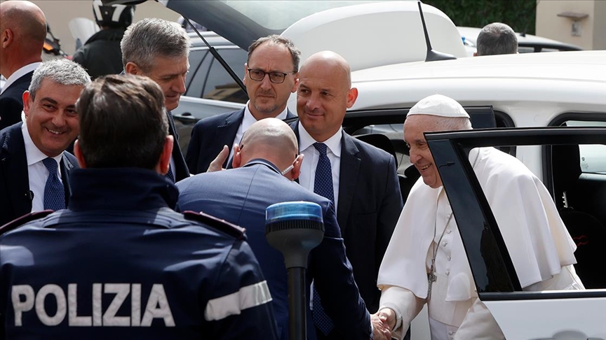 Papa Franciscus hastaneden taburcu edildi
