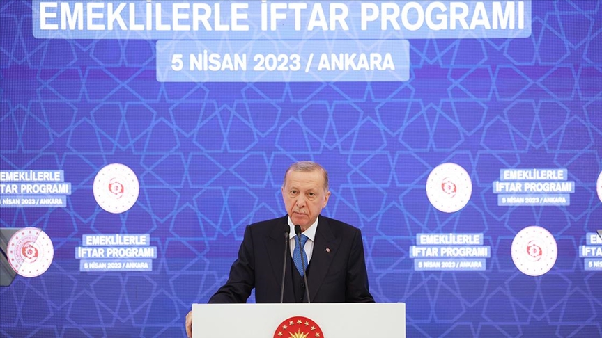 Erdoğan: (İsrail'in Mescid-i Aksa baskını) Müslümanların ilk kıblesine yönelik alçak eylemleri kınıyorum