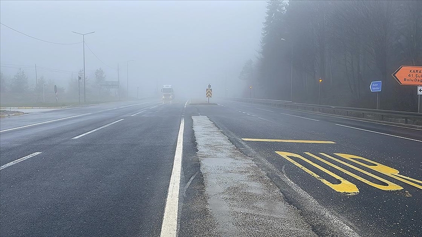 Bolu Dağı'nda sağanak ve sis etkili oluyor