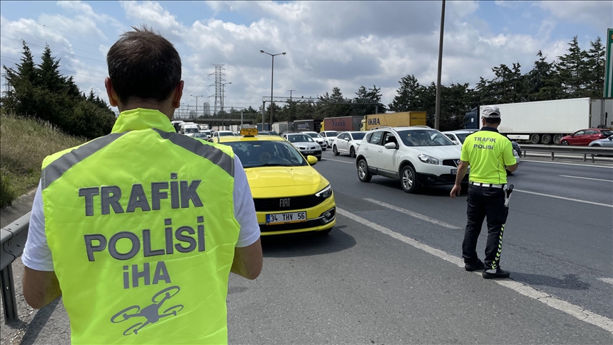 Bayramda kara yollarında 51 bin 300 ekip ve 99 bin 245 trafik personeli görev alacak