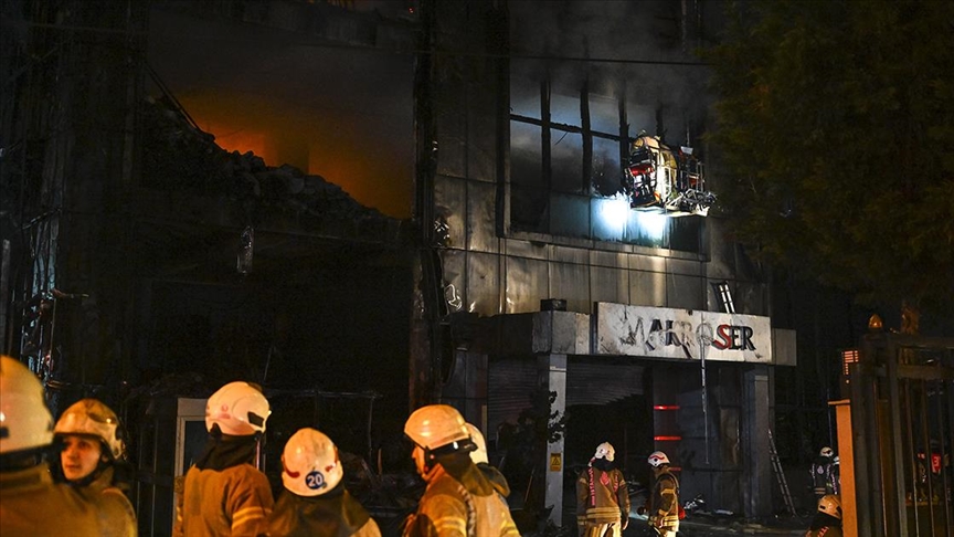 Küçükçekmece’de halı imalathanesindeki yangına müdahale sürüyor