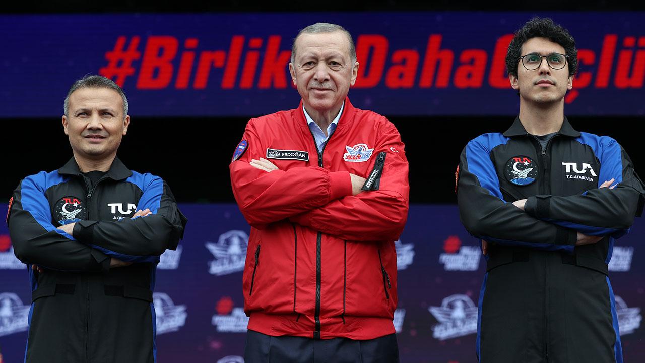 Cumhurbaşkanı Erdoğan, Türkiye'nin ilk uzay yolcularını açıkladı