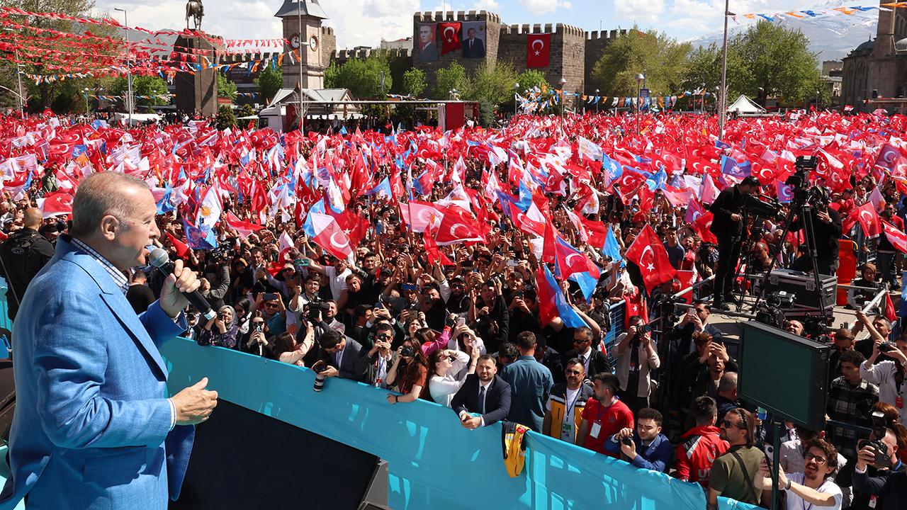 Erdoğan: Küçük esnafımızın prim ödeme gün sayısını 7200 güne indiriyoruz