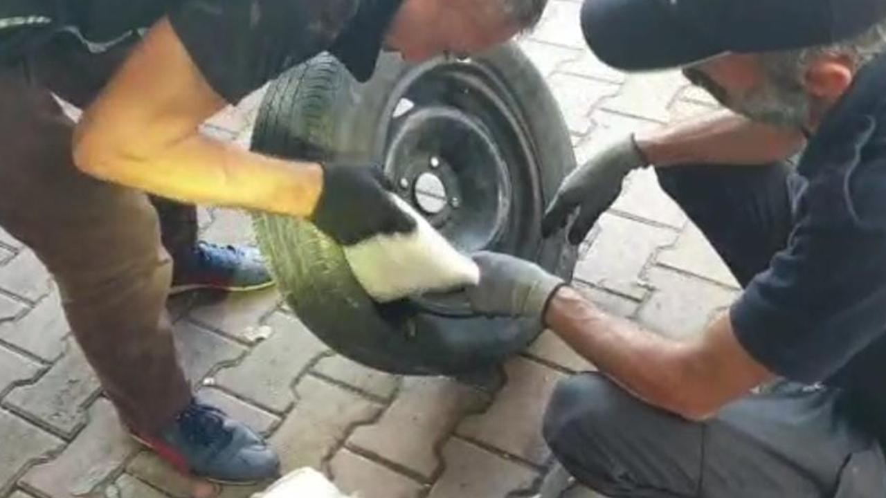 Otomobilden 8 kilo esrar çıktı, 'İçmek için toplu satın aldık' dedi