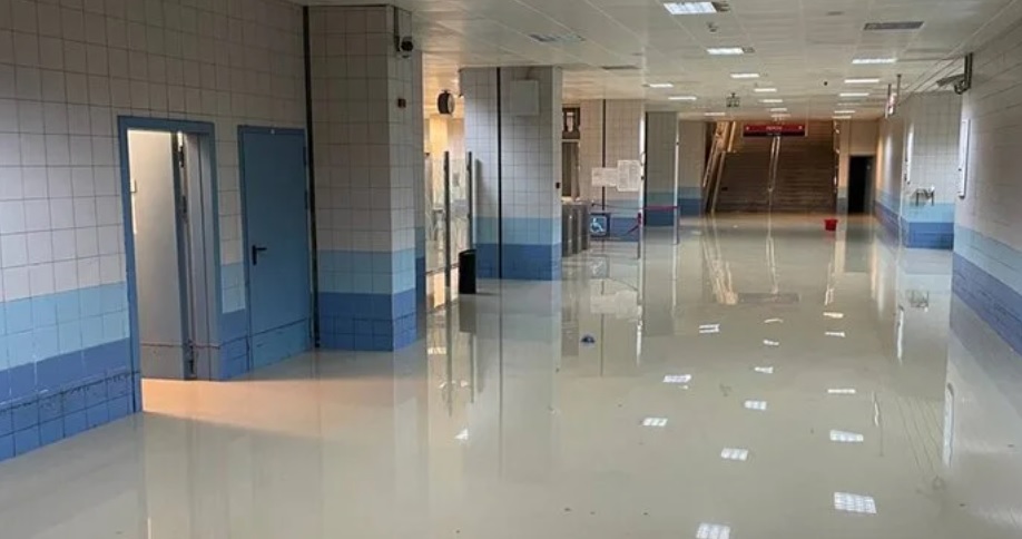 Başkentte aşırı yağış nedeniyle su basan metro istasyonları kullanıma açıldı