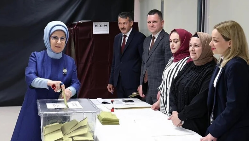 Emine Erdoğan'dan, seçim paylaşımı