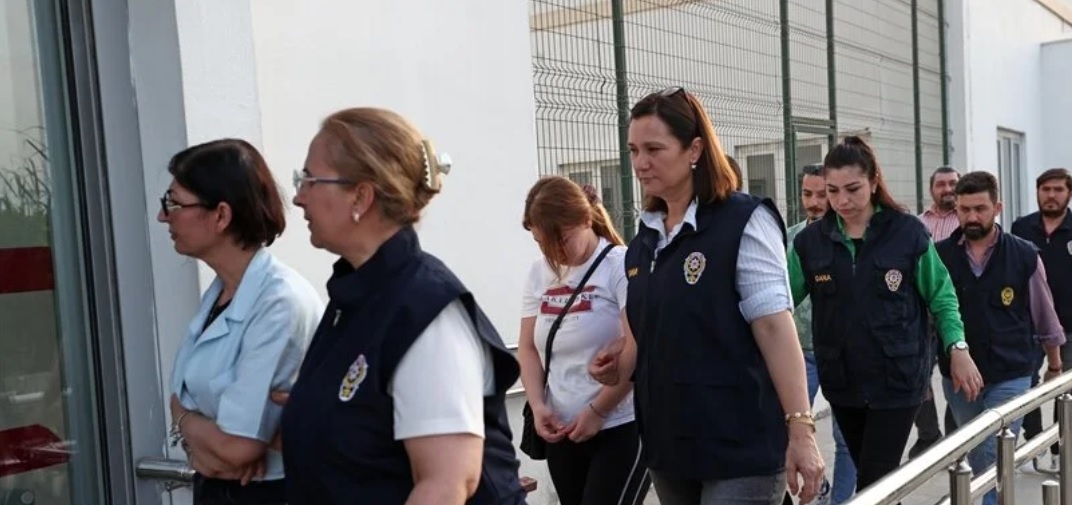 Adana'da depremzede seçmenlere hakaret iddiasına 8 gözaltı
