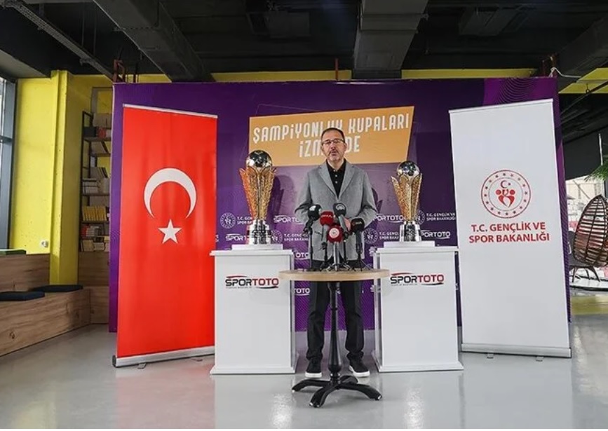 Spor Toto Süper Lig ve 1. Lig şampiyonluk kupaları tanıtıldı