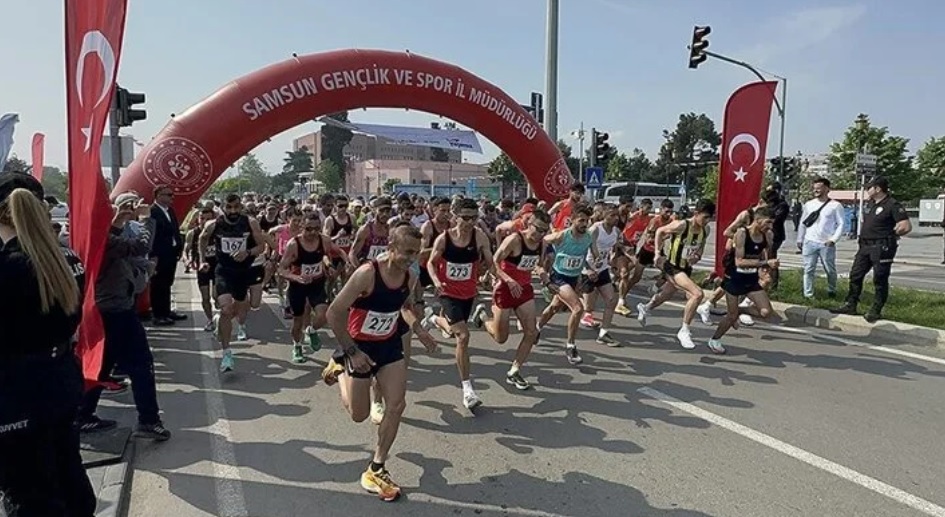 Samsun'da 19 Mayıs Yarı Maratonu başladı